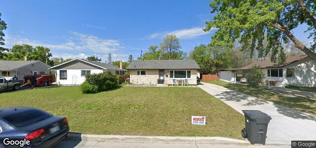 Larawan ng 320 Strathmillan Road sa Winnipeg, Manitoba