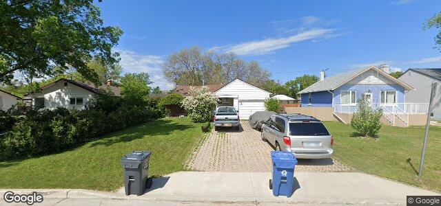 Larawan ng 330 Strathmillan Road sa Winnipeg, Manitoba