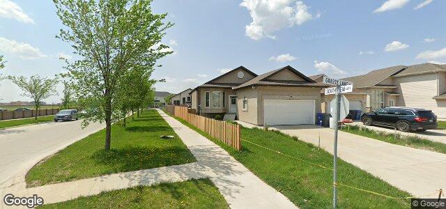 Larawan ng 2 Grassy Lake Drive sa Winnipeg, Manitoba