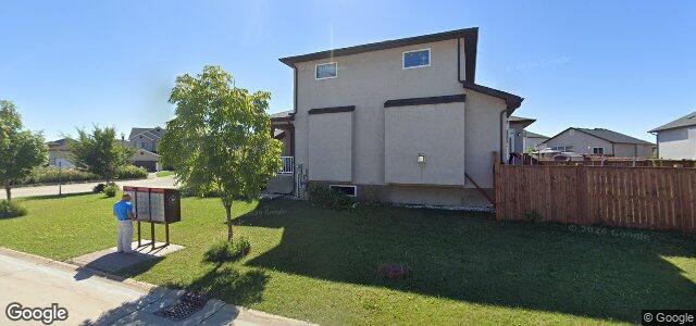 Larawan ng 2 Wild Rose Court sa Winnipeg, Manitoba