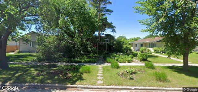 Larawan ng 727 Queenston Street sa Winnipeg, Manitoba