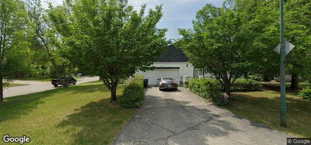 Larawan ng 2 Dunbar Crescent sa Winnipeg, Manitoba