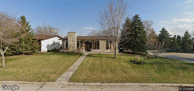 Larawan ng 2 Queensway Crescent sa Winnipeg, Manitoba