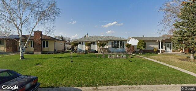 Larawan ng 27 Queensway Crescent sa Winnipeg, Manitoba