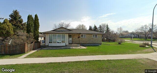 Larawan ng 351 Lakewood Boulevard sa Winnipeg, Manitoba