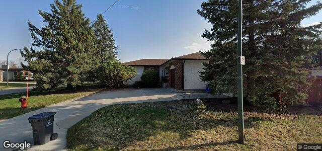 Larawan ng 64 Queensway Crescent sa Winnipeg, Manitoba