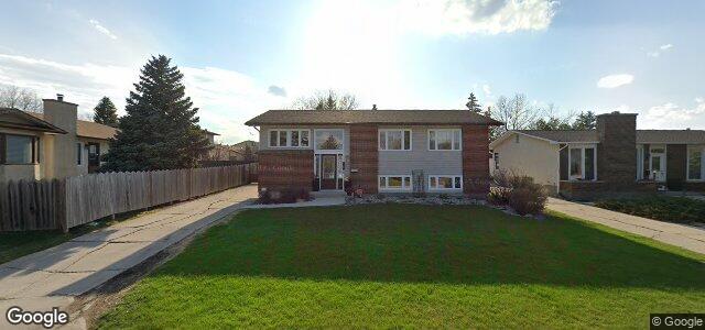 Larawan ng 72 Queensway Crescent sa Winnipeg, Manitoba