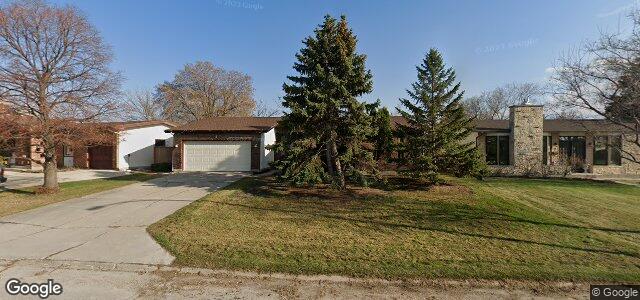 Larawan ng 8 Queensway Crescent sa Winnipeg, Manitoba