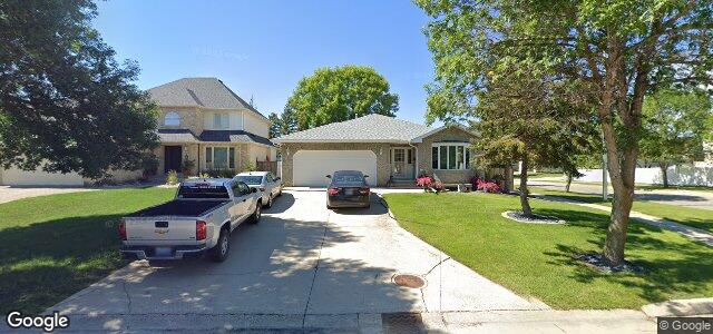 Larawan ng 2 Middlehurst Crescent sa Winnipeg, Manitoba