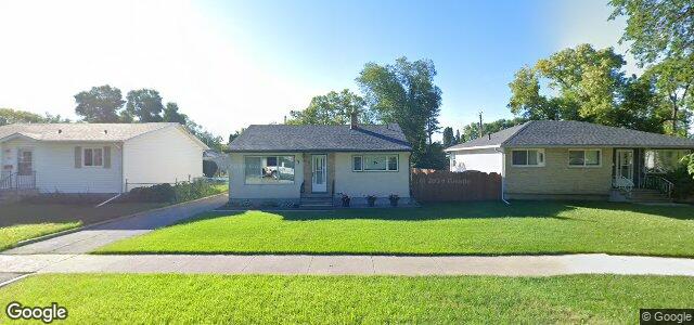 Larawan ng 100 Lennox Avenue sa Winnipeg, Manitoba