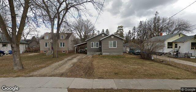 Larawan ng 111 Berrydale Avenue sa Winnipeg, Manitoba