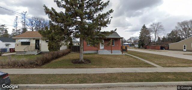 Larawan ng 121 Berrydale Avenue sa Winnipeg, Manitoba