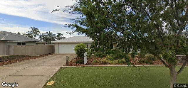 Larawan ng 16 Barton Avenue sa Winnipeg, Manitoba