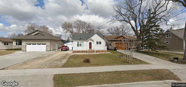 Larawan ng 77 Berrydale Avenue sa Winnipeg, Manitoba