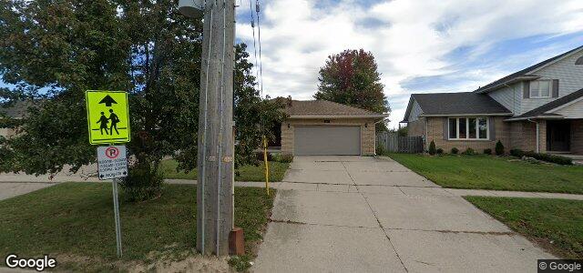 Larawan ng 302 Lansdowne Avenue sa Winnipeg, Manitoba