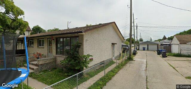 Larawan ng 451 Aikins Street sa Winnipeg, Manitoba