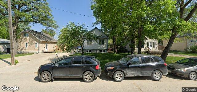 Larawan ng 856 De L'Eglise Avenue sa Winnipeg, Manitoba