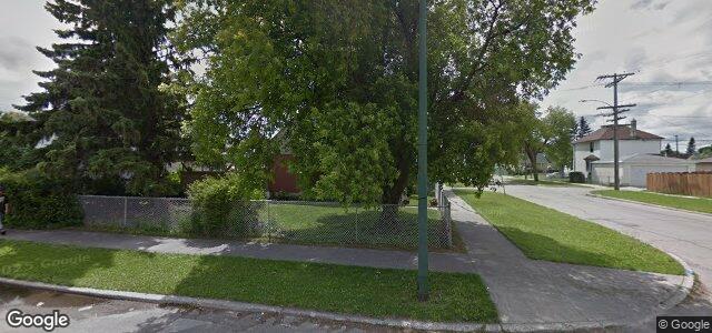 Photo of 654 Harbison Avenue E in Winnipeg, Manitoba