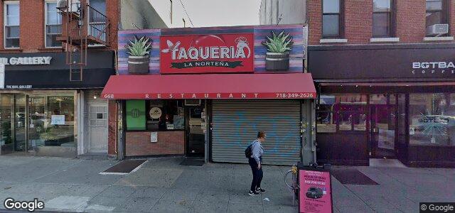 Larawan ng 668 Manhattan Avenue sa Winnipeg, Manitoba