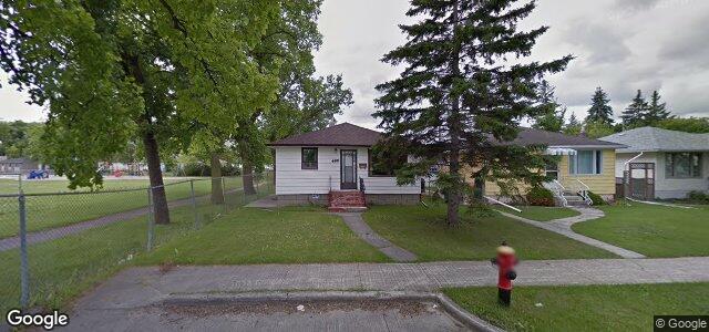 682 Sandhurst Avenue（加拿大曼尼托巴省溫尼伯市）房屋照片