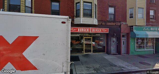 Larawan ng 704 Manhattan Avenue sa Winnipeg, Manitoba