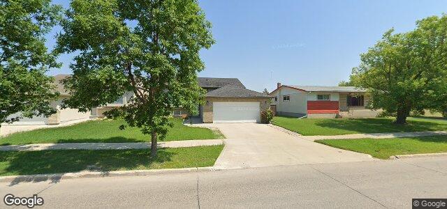 Larawan ng 511 Templeton Avenue sa Winnipeg, Manitoba