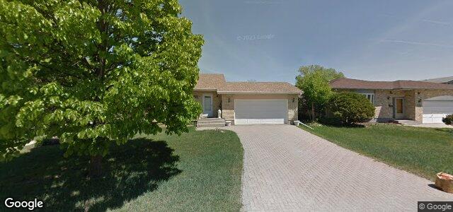 Larawan ng 911 Beecher Avenue sa Winnipeg, Manitoba