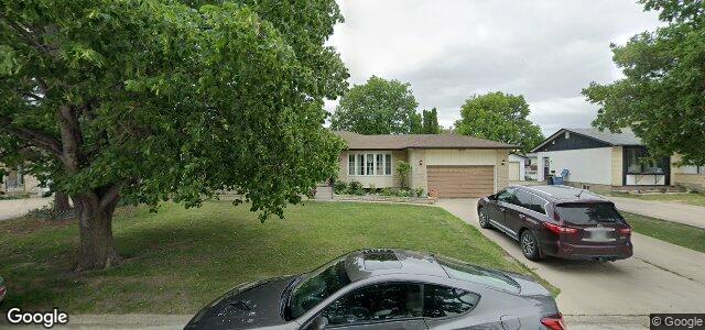 Larawan ng 100 Massena Crescent sa Winnipeg, Manitoba