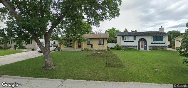 Larawan ng 102 Maynard Close sa Winnipeg, Manitoba