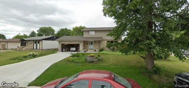 Larawan ng 110 Massena Crescent sa Winnipeg, Manitoba