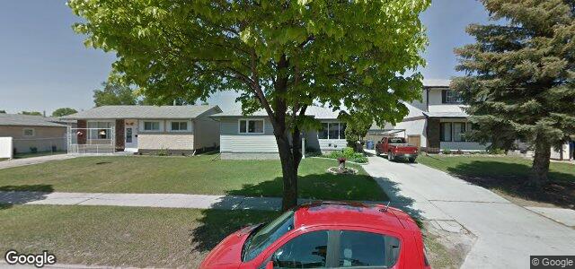 Larawan ng 135 Mapleton Drive sa Winnipeg, Manitoba