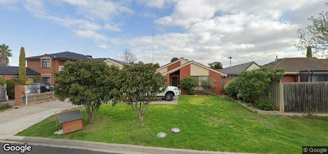 Larawan ng 15 Saratoga Crescent sa Winnipeg, Manitoba