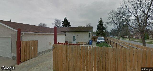 Larawan ng 2 Mankato Crescent sa Winnipeg, Manitoba