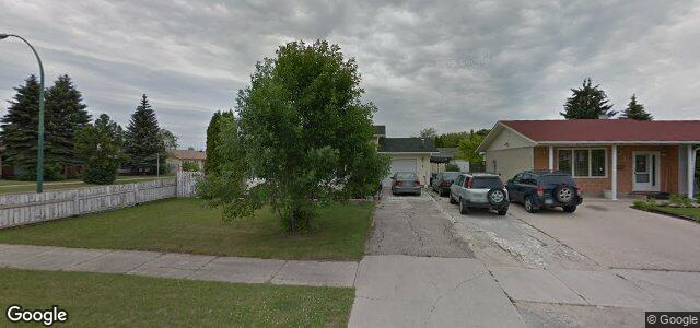 Larawan ng 2 Prince Philip Crescent sa Winnipeg, Manitoba