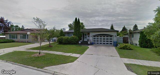 Larawan ng 27 Maddin Crescent sa Winnipeg, Manitoba