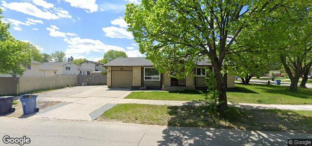Larawan ng 30 Mapleton Drive sa Winnipeg, Manitoba