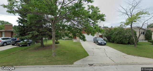 Larawan ng 30 Pickley Crescent sa Winnipeg, Manitoba