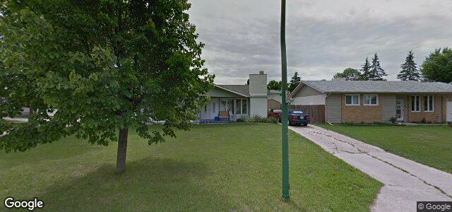 Larawan ng 62 Maddin Crescent sa Winnipeg, Manitoba