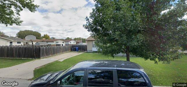 Larawan ng 65 Prince Philip Crescent sa Winnipeg, Manitoba
