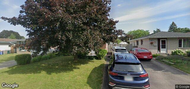 Larawan ng 66 Roberts Crescent sa Winnipeg, Manitoba