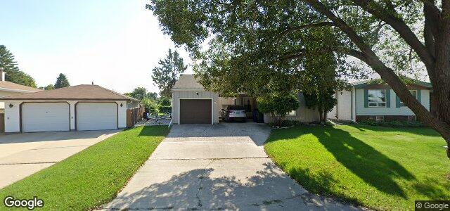 Larawan ng 84 Kenville Crescent sa Winnipeg, Manitoba