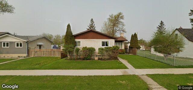 Larawan ng 135 Borden Avenue sa Winnipeg, Manitoba