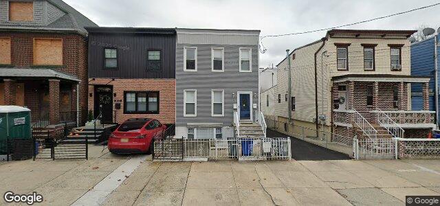 Larawan ng 300 Webster Avenue sa Winnipeg, Manitoba