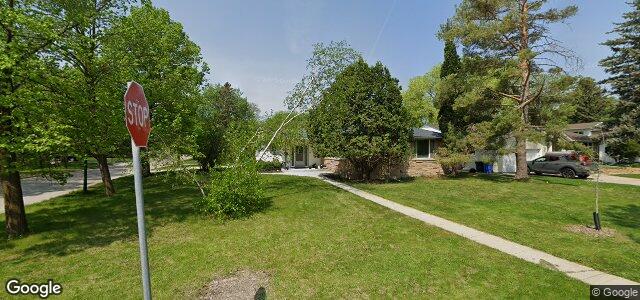 Larawan ng 320 Lamont Boulevard sa Winnipeg, Manitoba