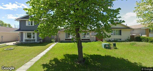 Larawan ng 10 Timmins Avenue sa Winnipeg, Manitoba