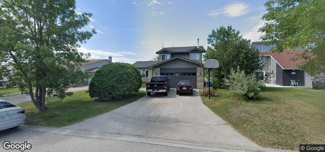 Larawan ng 10 Woodcroft Bay sa Winnipeg, Manitoba