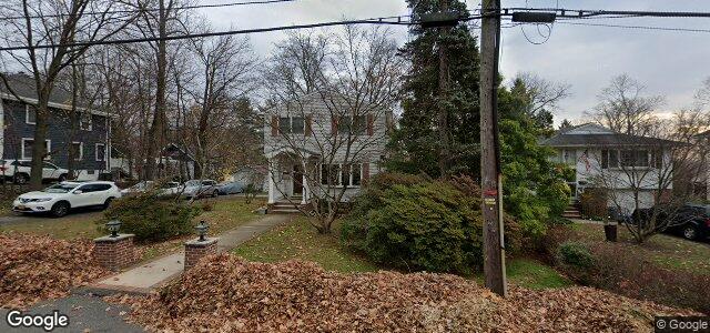 Larawan ng 100 Hunt Avenue sa Winnipeg, Manitoba