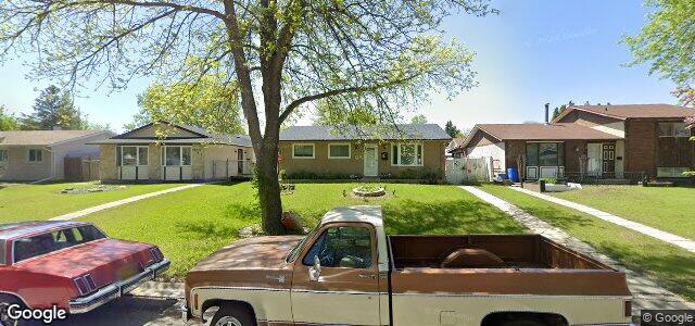Larawan ng 127 Sanderson Avenue sa Winnipeg, Manitoba