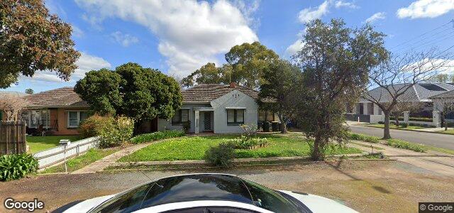 Larawan ng 18 Hunt Avenue sa Winnipeg, Manitoba