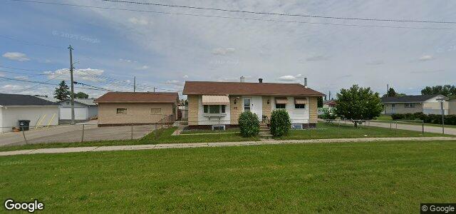 Larawan ng 1881 Selkirk Avenue sa Winnipeg, Manitoba